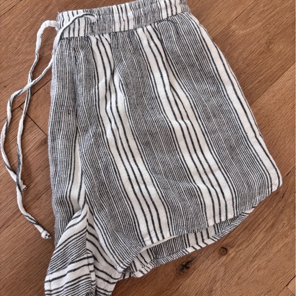Hollister Striped Linen Shorts. Small - Picture 2 of 6